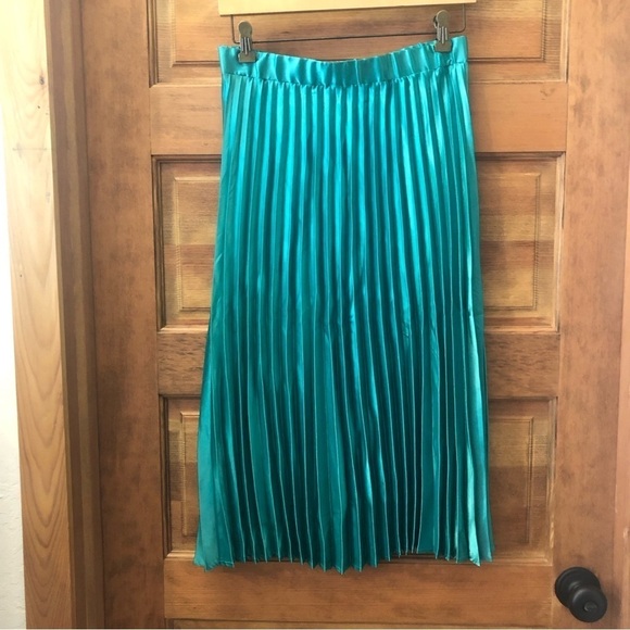 Haute Monde /NWT/ Green accordion pleated skirt/ size M - Picture 3 of 12